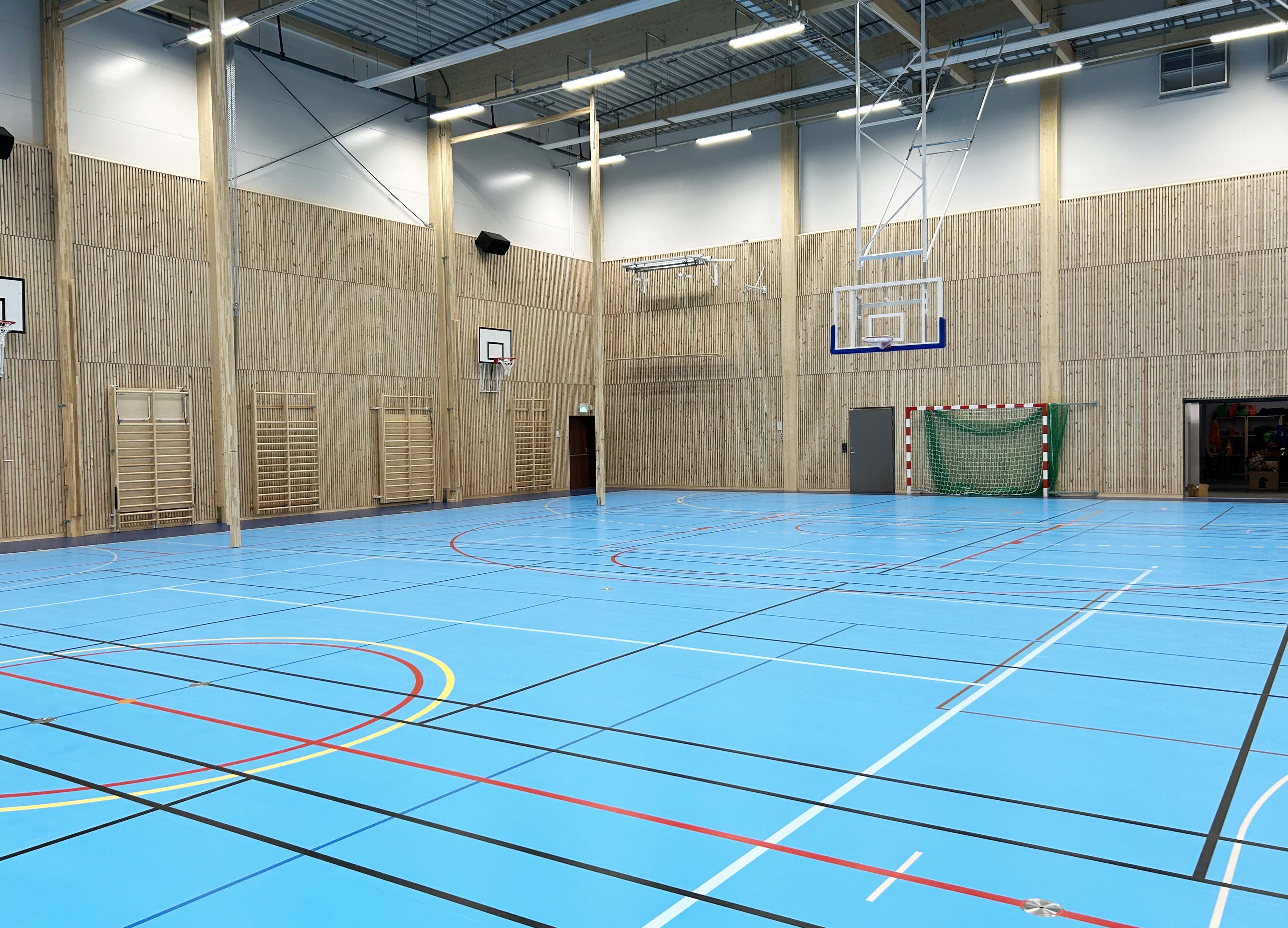 Ny idrottshall i en grundskola.
