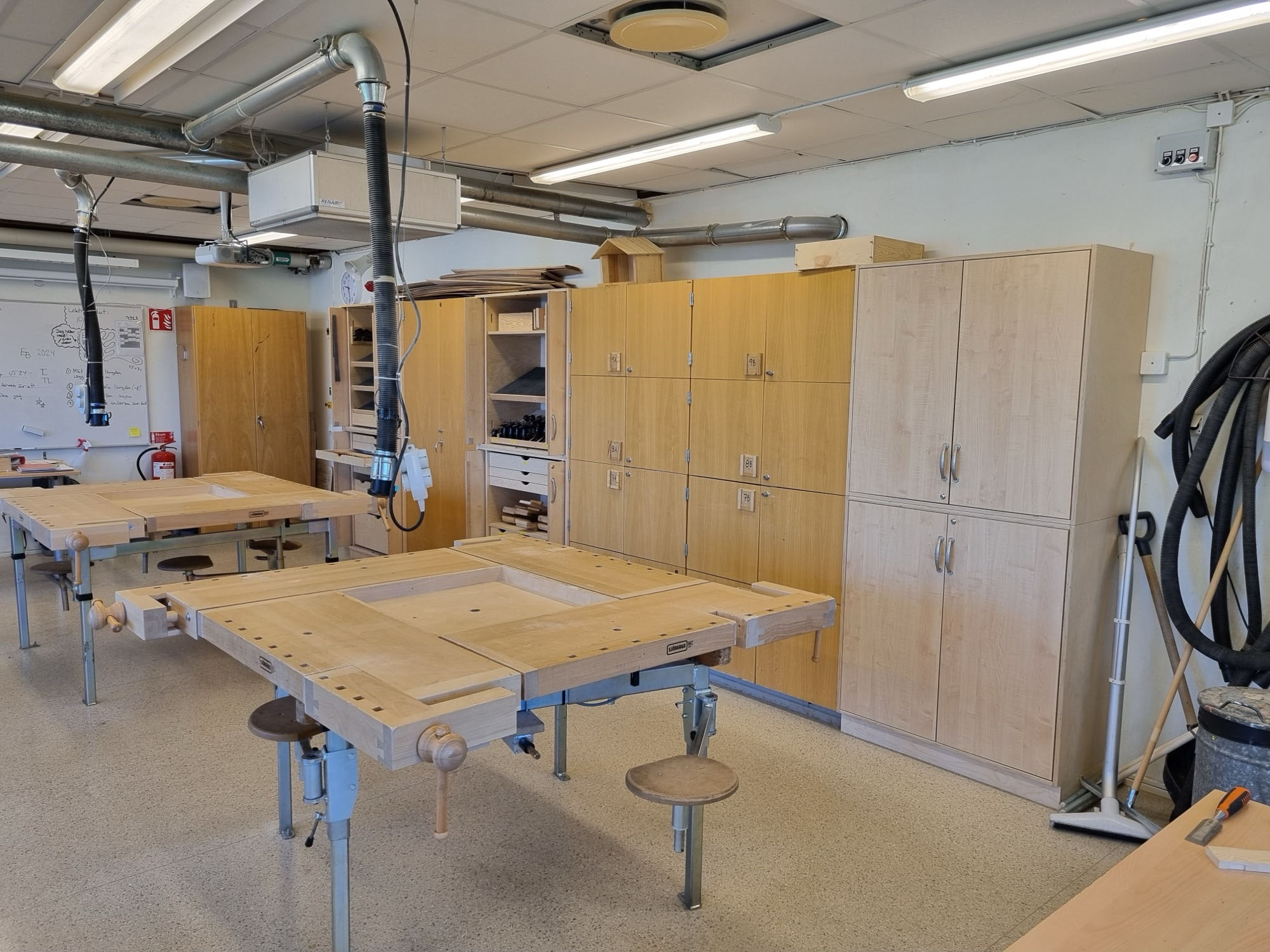 Gammal sliten träslöjdsmiljö i skola som ska renoveras.