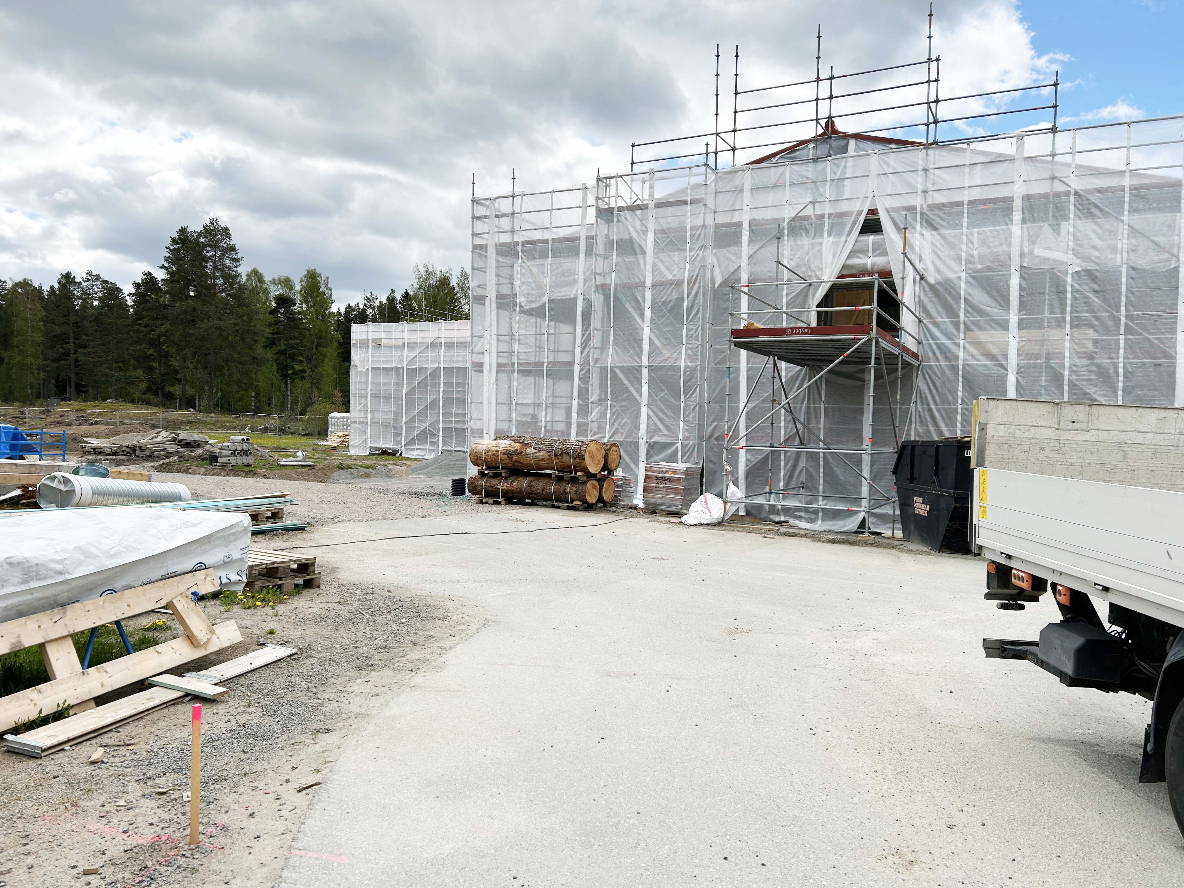 Byggplats där en förskola växer fram.