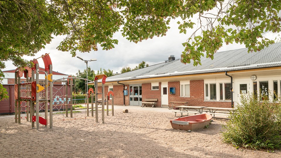 Kamomillens skolgård och byggnad