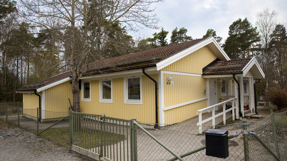 Humlans Förskolas entré och byggnad