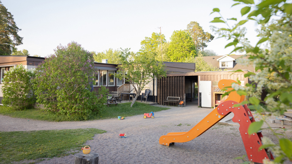 Videungens förskola skolgård och byggnad