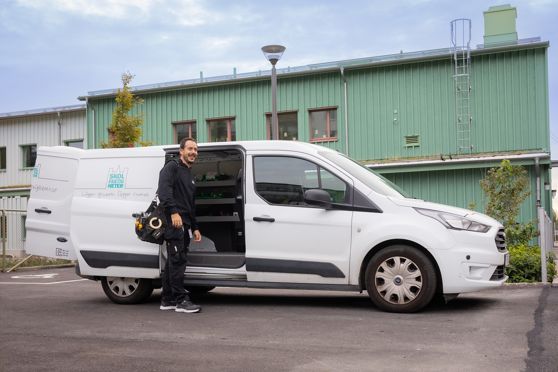 Drifttekniker vid servicebil