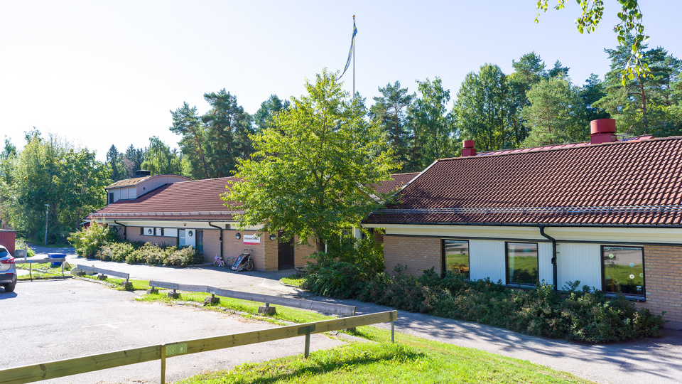 Dirigentens förskolas parkering och byggnad