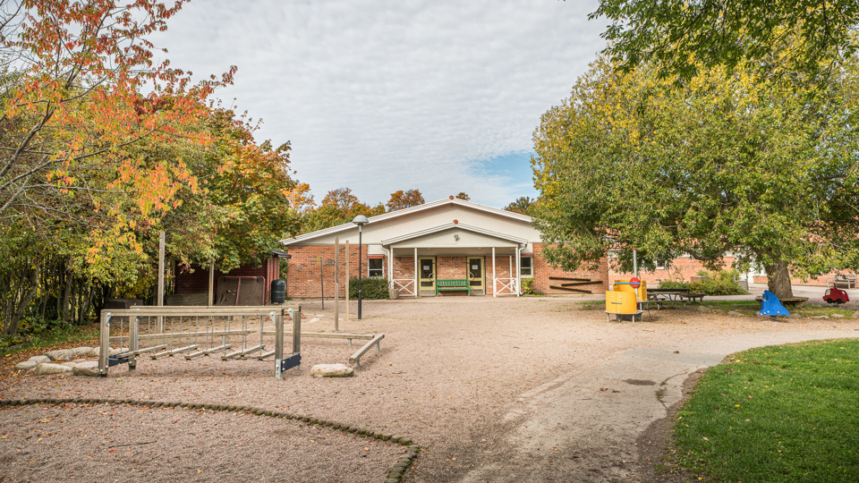 Ior och Björkhagens Förskolas skolgård och byggnad